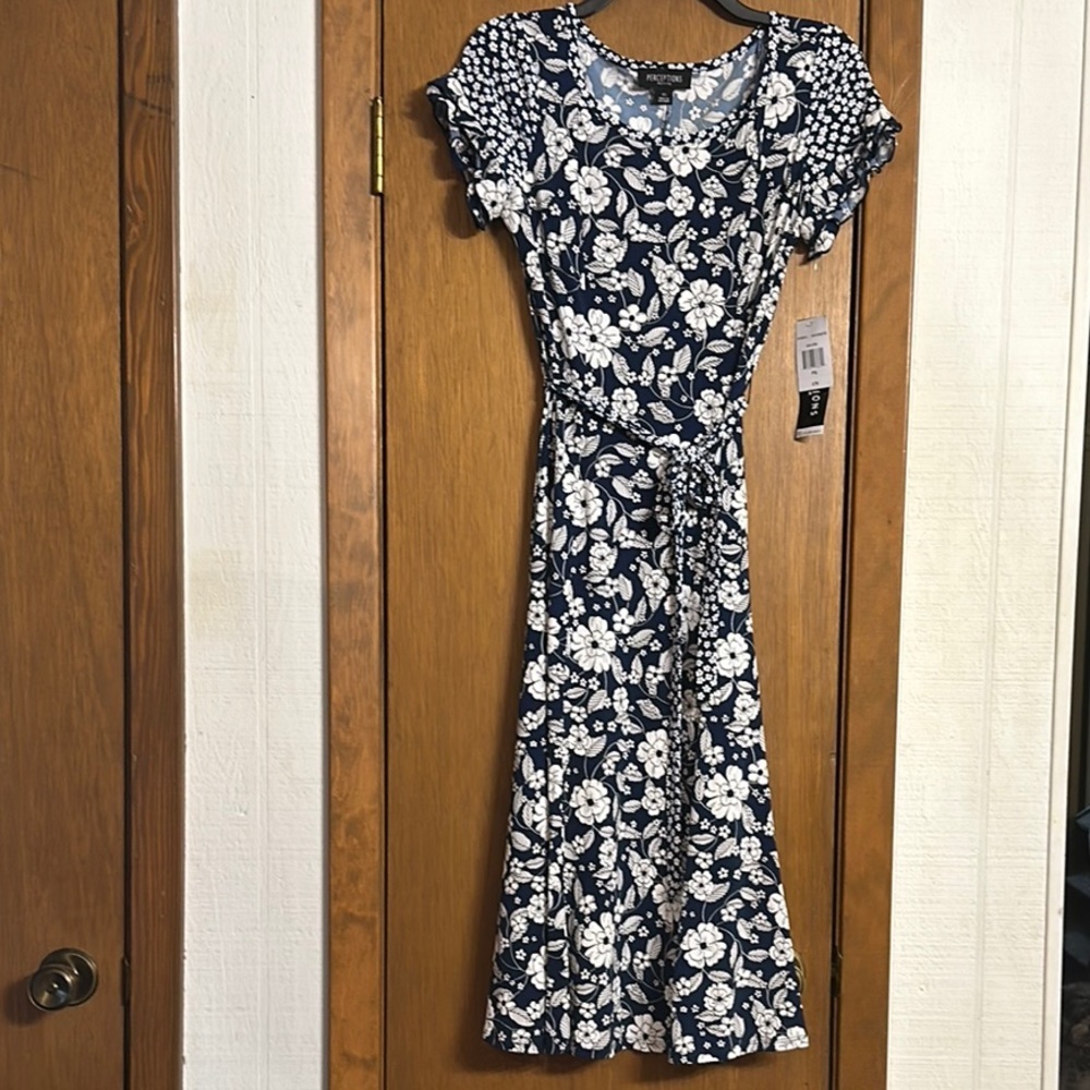❗️sold❗️ NWT Perceptions Floral Print Dress. Petite Small